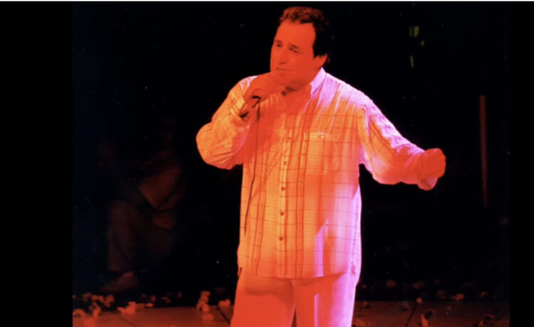 Βασίλης Καρράς: Το μοναδικό τραγούδι που δεν ερμήνευε ποτέ στις εμφανίσεις του και η άγνωστη ιστορία του